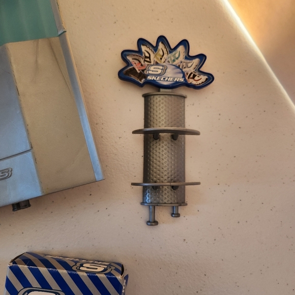 2005 My Scene Mall Maniacs Skechers Shoe Store Playset Pieces Parts Shoe Box - Picture 3 of 7